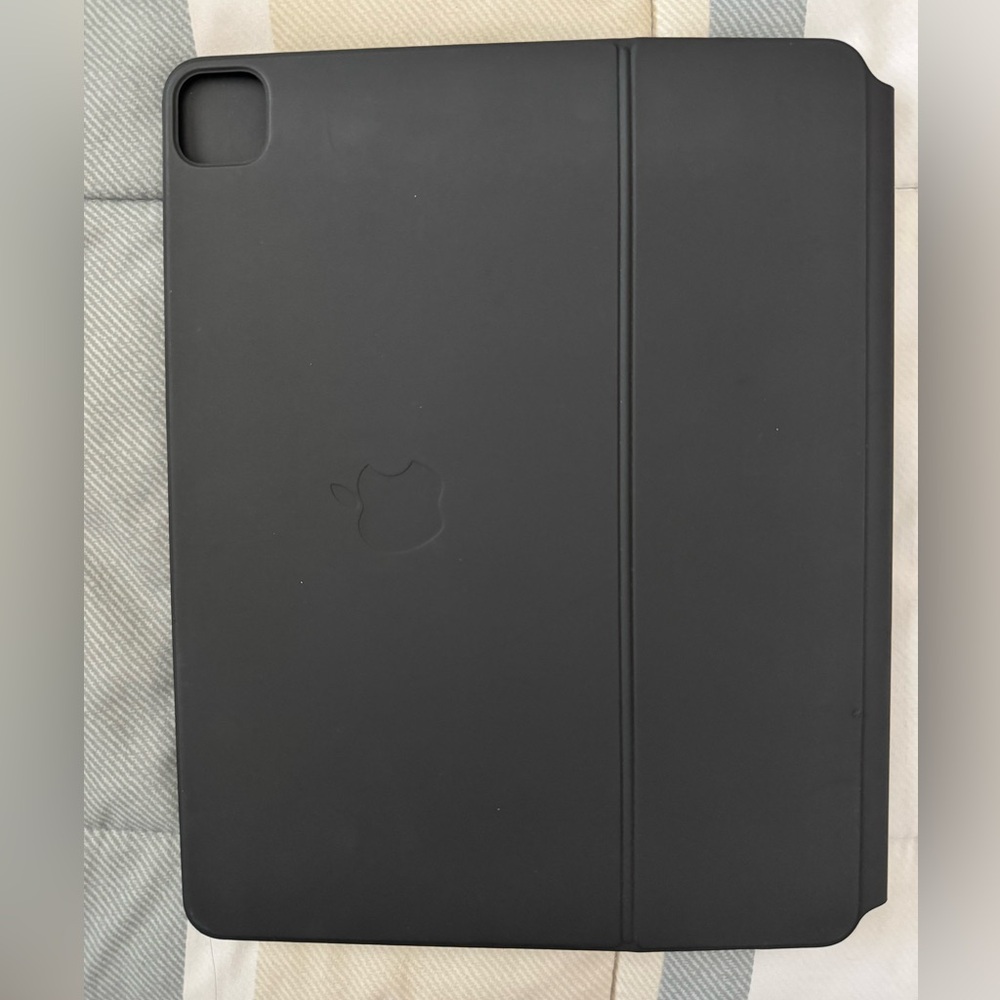 Apple - Smart Keyboard Folio 11” iPad Pro (4th Gen) iPad Air (5th Gen) - Black
